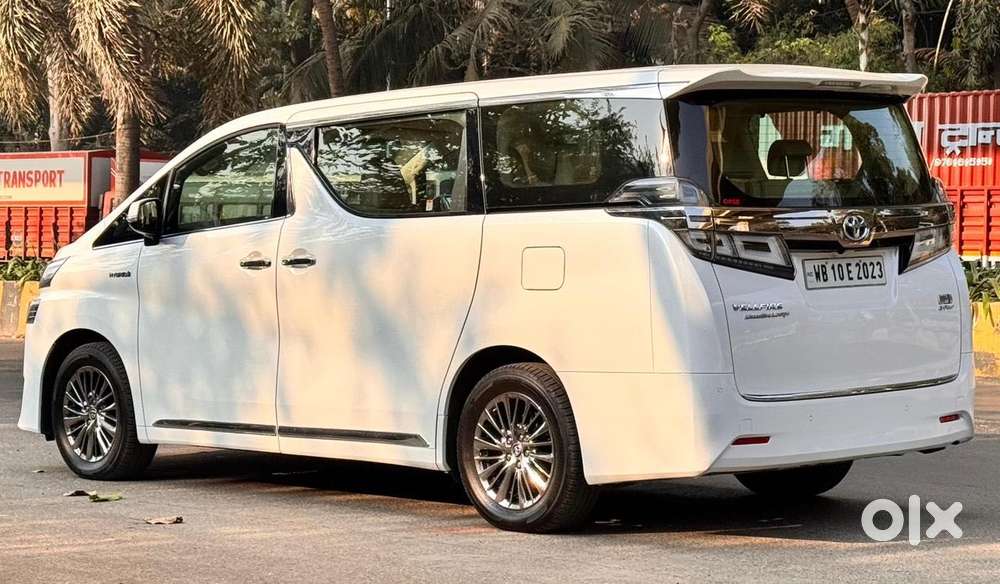 Toyota Vellfire 2.5 Executive Lounge, 2023, Petrol