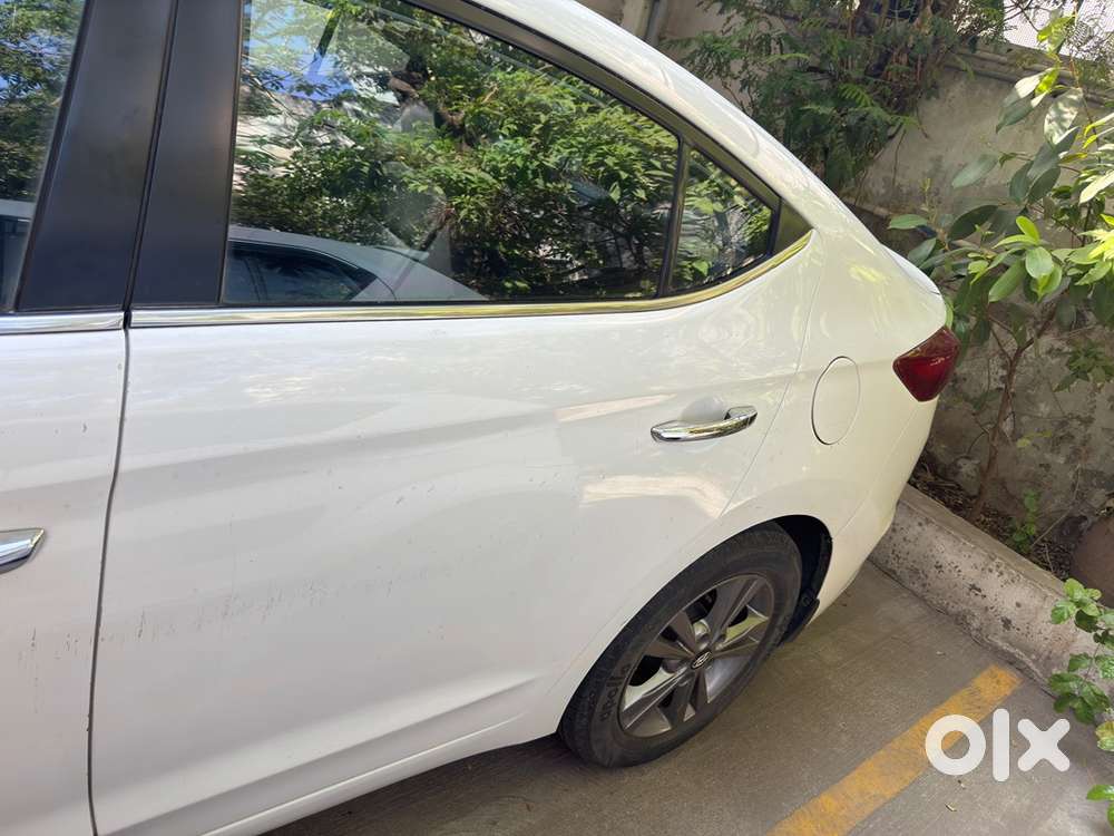 Hyundai Elantra - Manual- Diesel- Drives Like A New Car