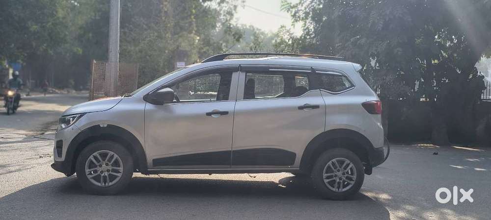 Renault Triber Rxl, 2022, Petrol