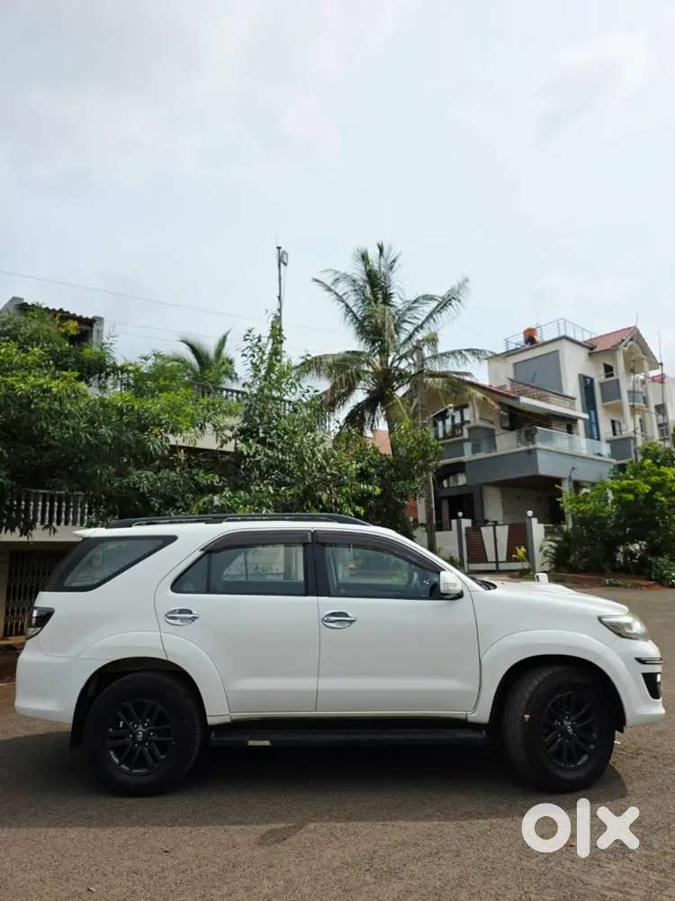 Toyota Fortuner 4x2(mt) 2015 -end Showroom Maintained