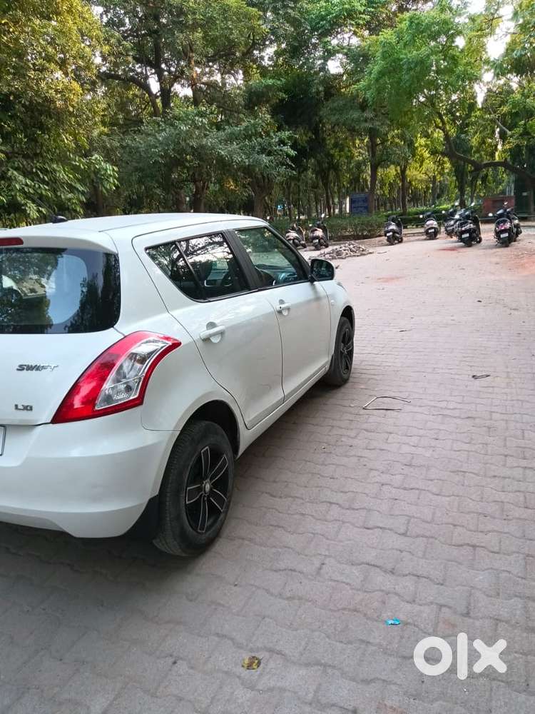 Maruti Suzuki Swift Lxi Optional-o, 2015, Petrol