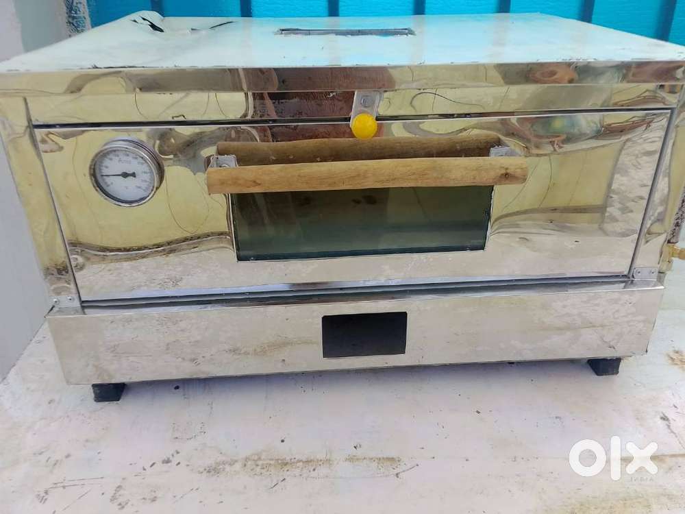 Commercial Gas Pizza Oven (Almost New) - Wide Stone Base