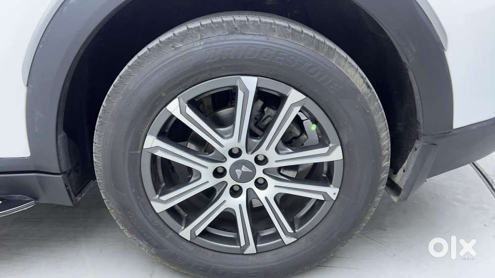 Mahindra Xuv700 2.2 Ax 7 Diesel Mt Luxury Pack Str, 2022, Diesel