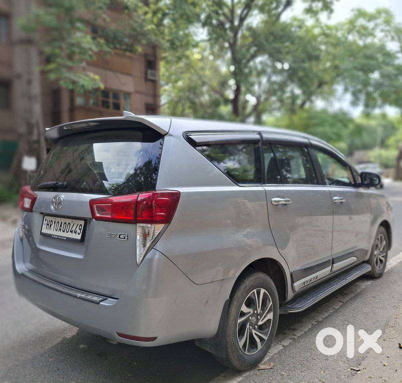 Toyota Innova Crysta 2.4 G Mt, 2023, Petrol