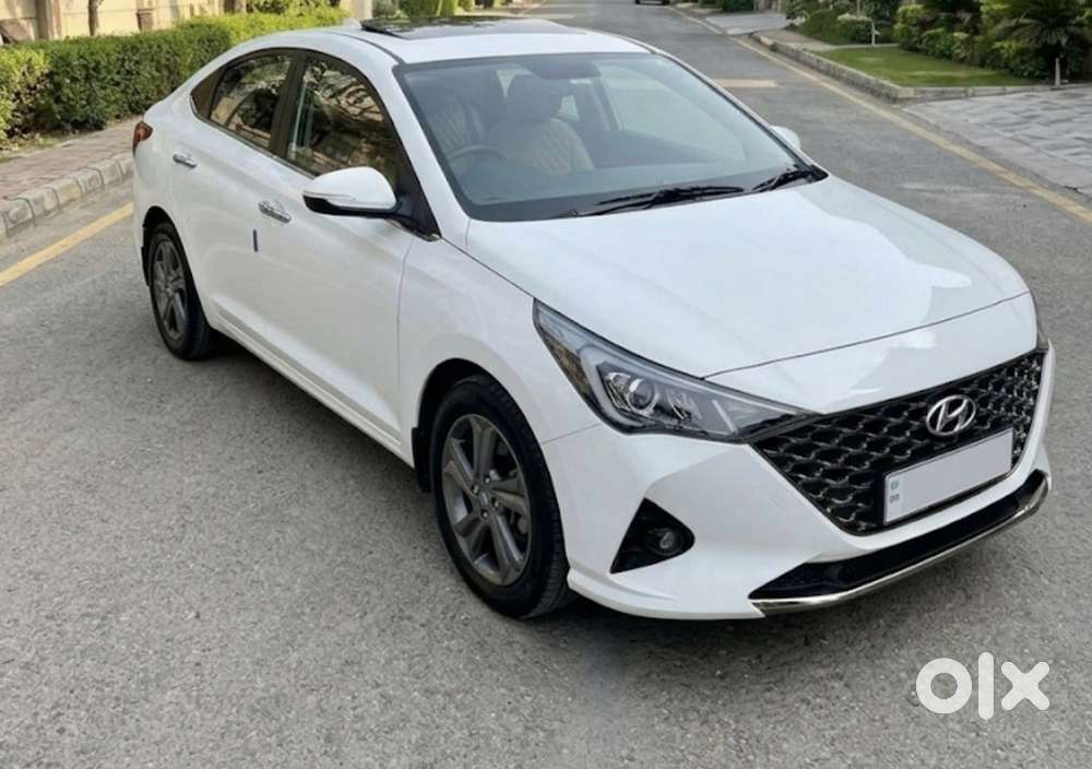 Hyundai Verna Petrol Sx (with Sunroof)