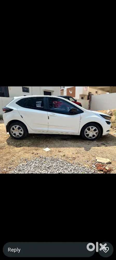 Tata Altroz Petrol 2024