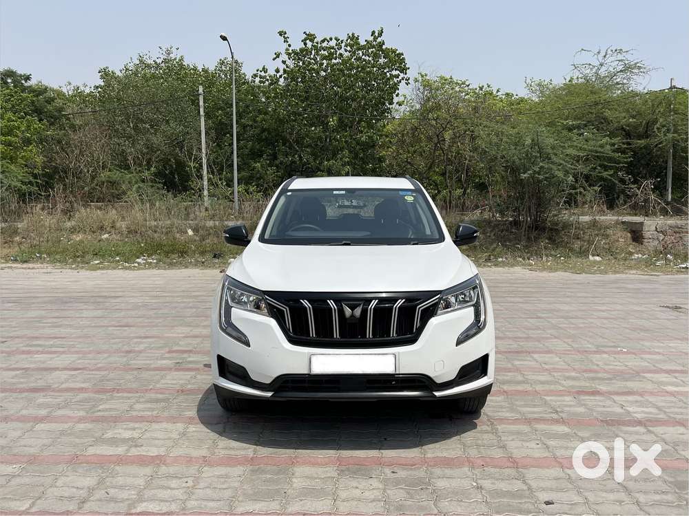 Mahindra Xuv700 2.0 Mx Petrol Mt 5 Str, 2023, Petrol