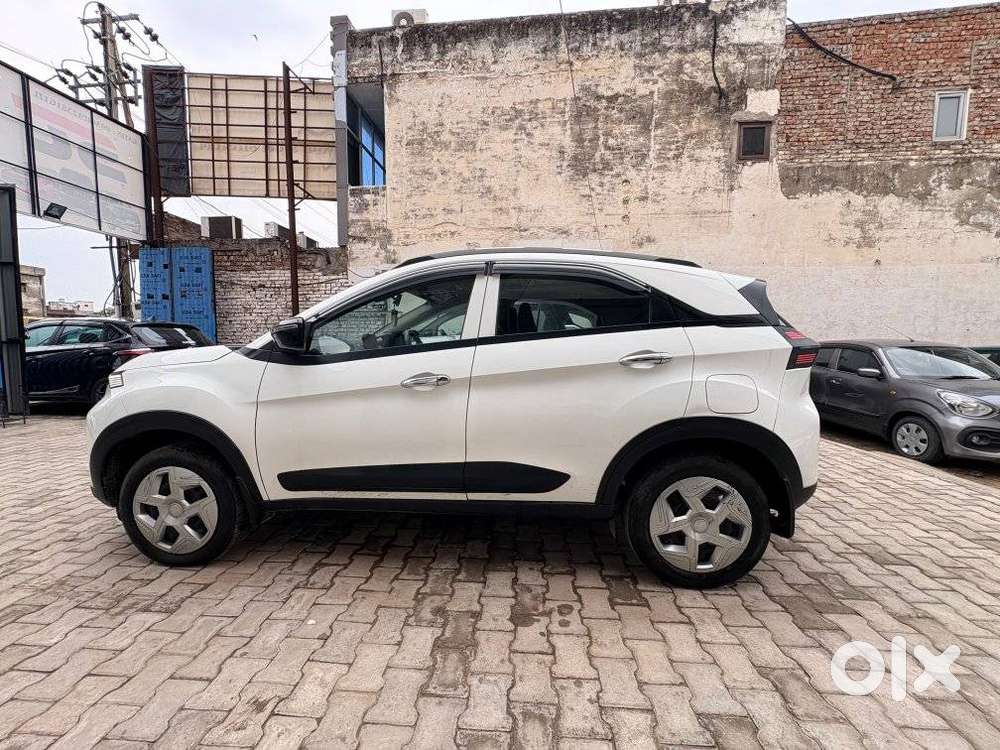 Tata Nexon Fearless Plus (ps) 1.2 Icng 6mt Red Dark Edition, 2024, P..