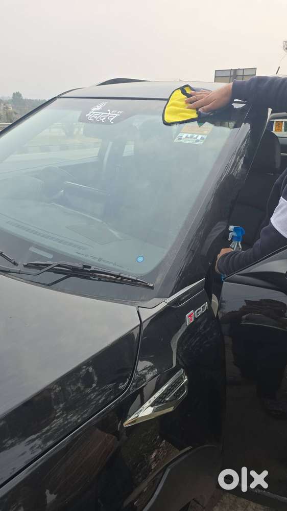 Mahindra Xuv 3xo Ax7 2nd Top Model 2024