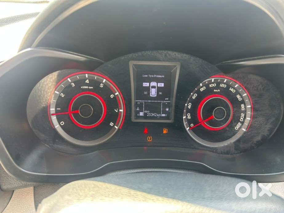 Mahindra Xuv300 W8, 2021, Petrol