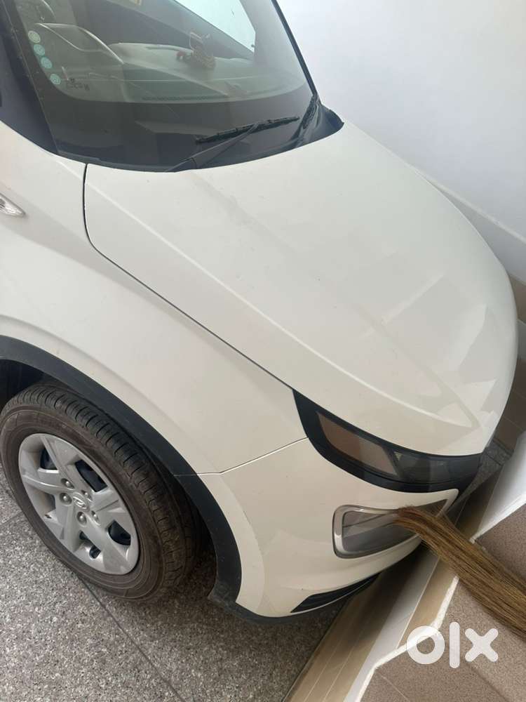Hyundai Venue 2023 Petrol 75000 Km Driven
