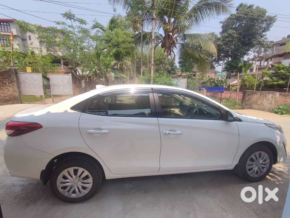 Pristine White Toyota Yaris 1.5 G