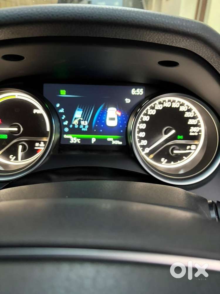 Toyota Camry 2024 Petrol 3400 Km Doctor Driven In Show Room Condition