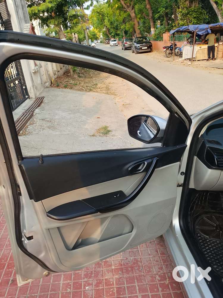 Tata Tiago 1.05 Revotorq Xt Option, 2016, Petrol