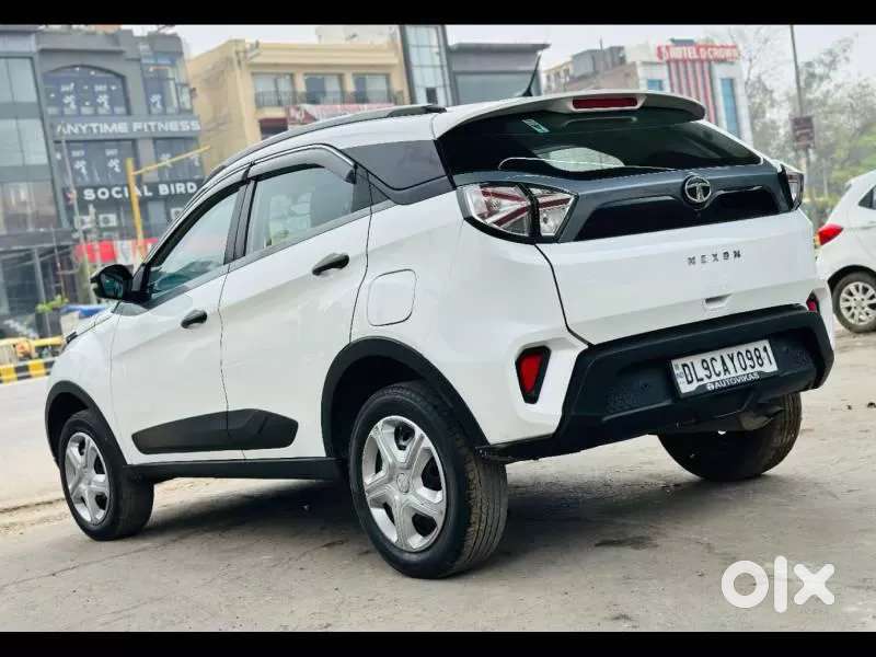 Tata Nexon 1.5 Revotorq Xma Plus (s) Amt, 2022, Petrol