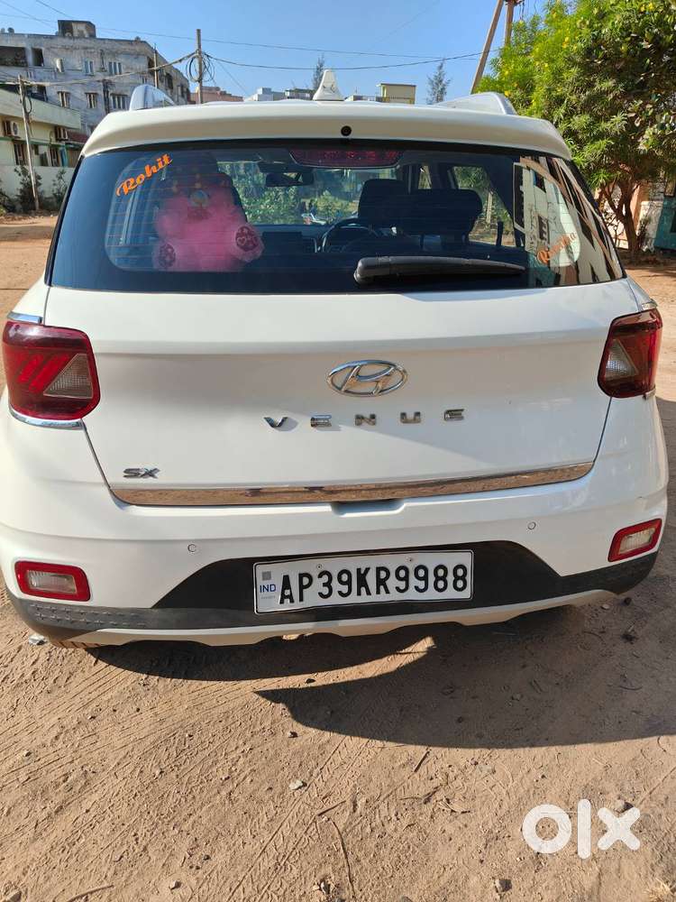 Hyundai Venue 2021 Diesel 16500 Km Driven
