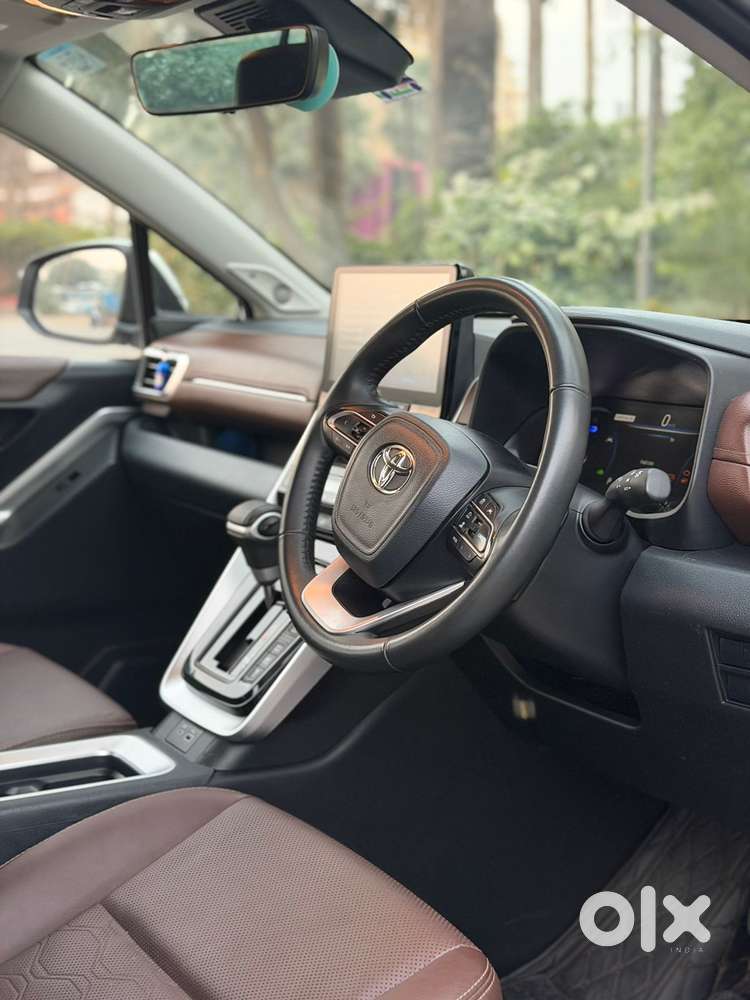 Toyota Innova Hycross 2.0 Zx Hybrid 7 Str, 2023, Petrol