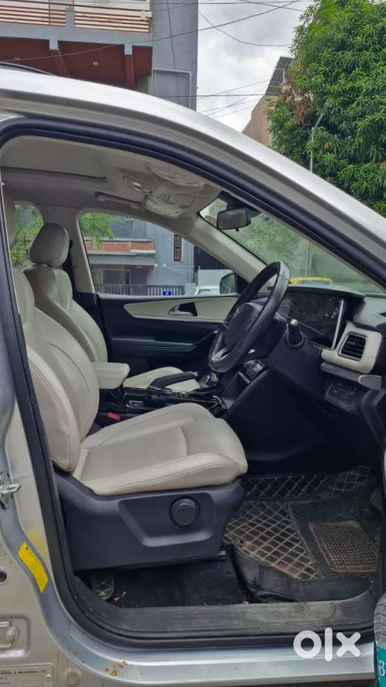 Mahindra Xuv700 2.0 Ax 7 Petrol At Str, 2022, Petrol