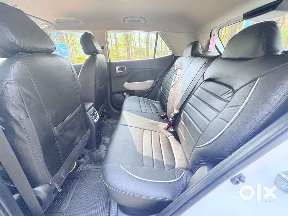 Hyundai Venue 2026 Petrol 4500 Km Driven