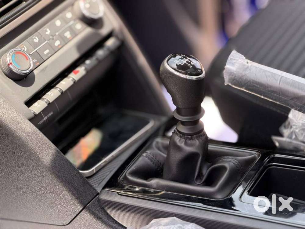 Mahindra Xuv700 2.0 Ax 5 Petrol Mt 7 Str, 2022, Petrol