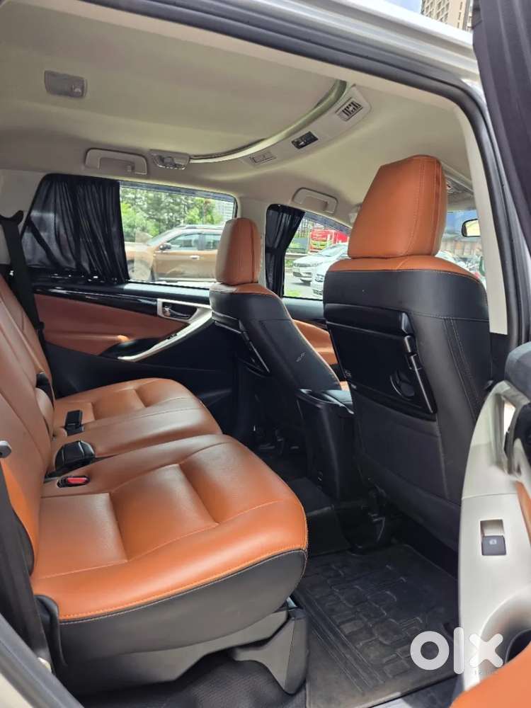 Toyota Innova Crysta [2020-ongoing] 2.4 Vx 8 Str, 2025, Diesel