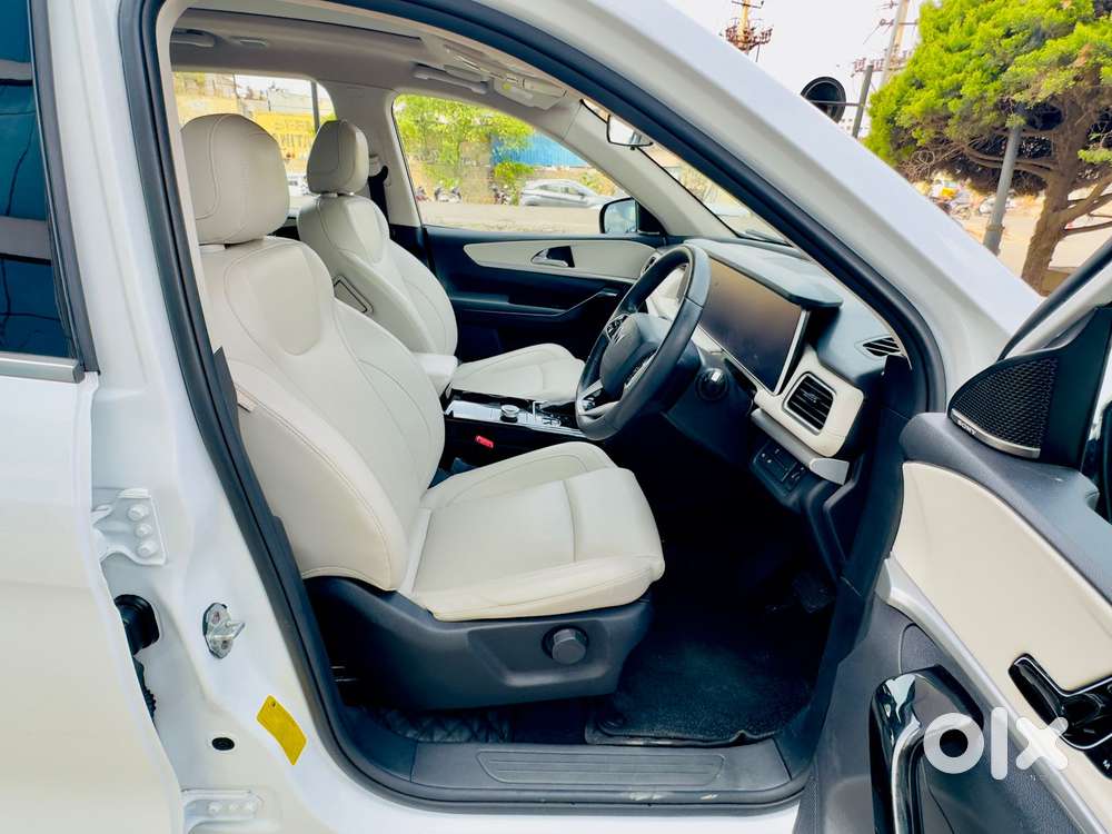 Mahindra Xuv700 2.0 Ax 7 Petrol At Luxury Pack Str, 2023, Petrol