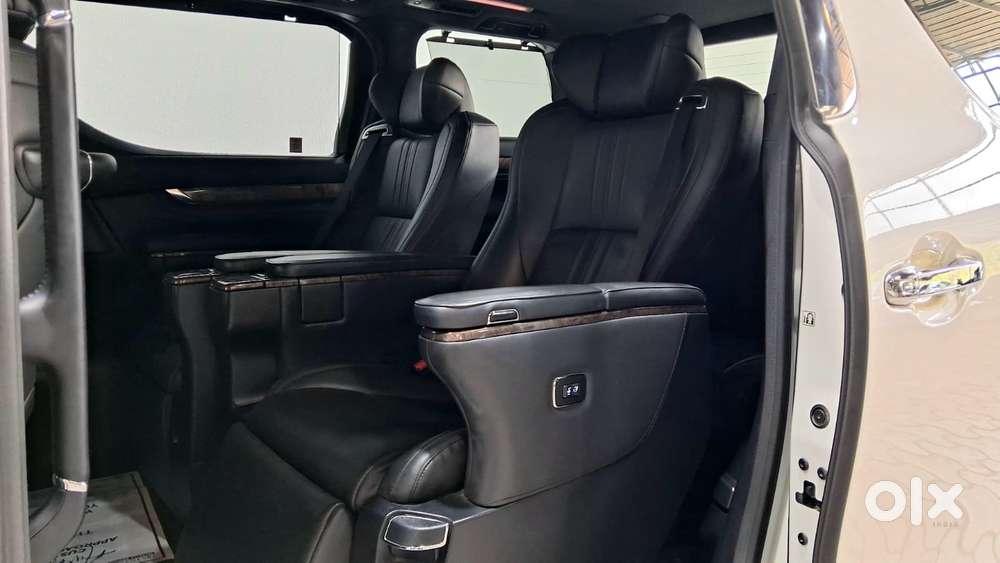 Toyota Vellfire 2.5 Hybrid, 2023, Petrol