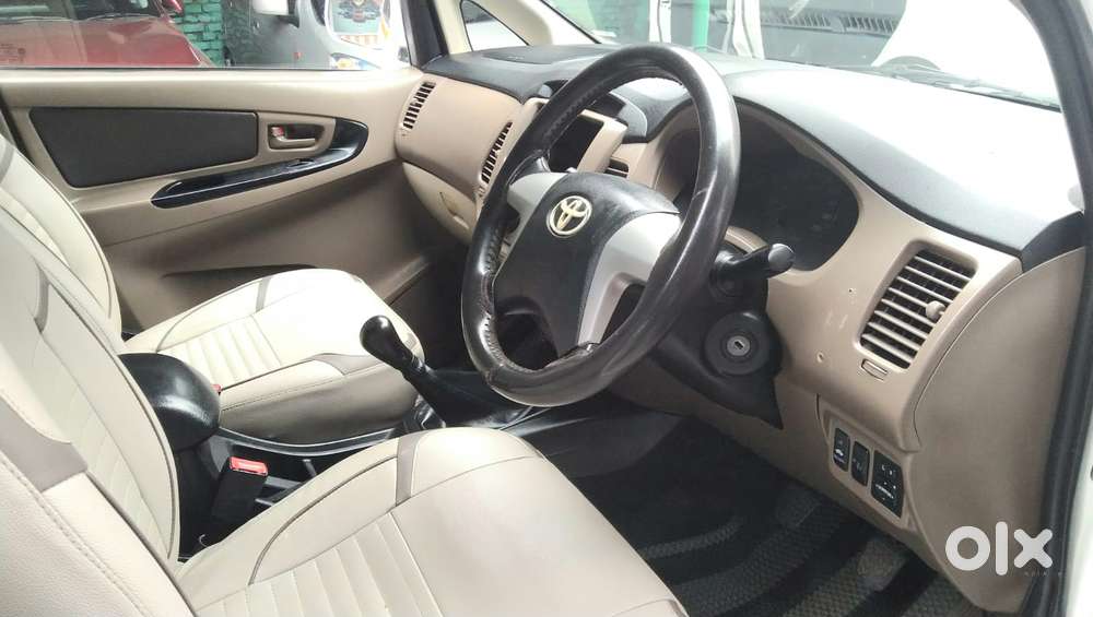 Toyota Innova 2.5 G (diesel) 8 Seater, 2015, Diesel