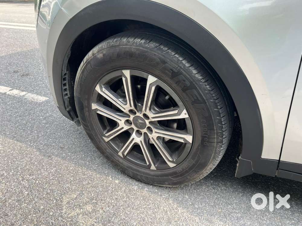 Mahindra Xuv700 2.0 Ax 7 Petrol At Luxury Pack Str, 2021, Petrol