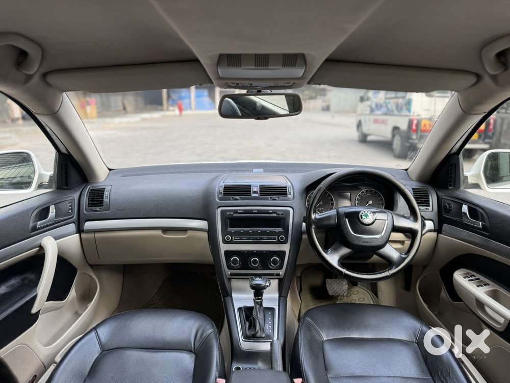 Skoda Laura Ambiente 2.0 Tdi Cr Automatic, 2010, Diesel