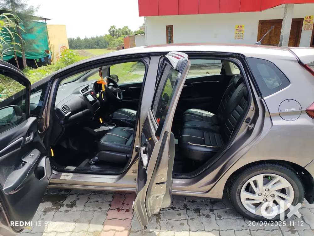 Honda Jazz 2016 Petrol 111000 Km Driven