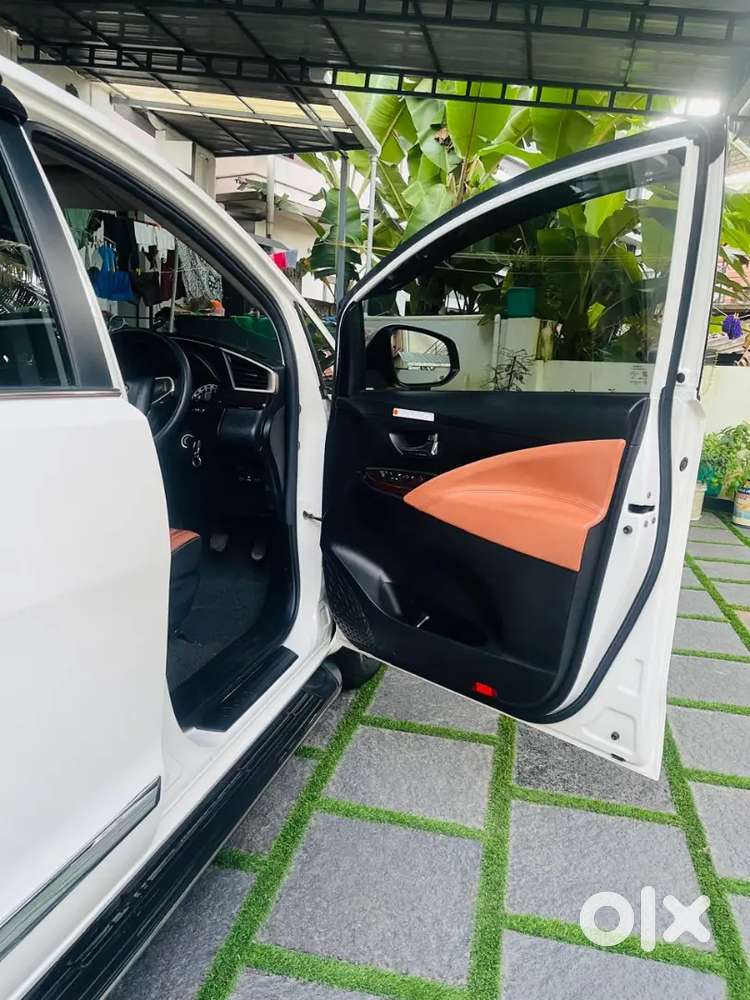 Innova Crysta 2022