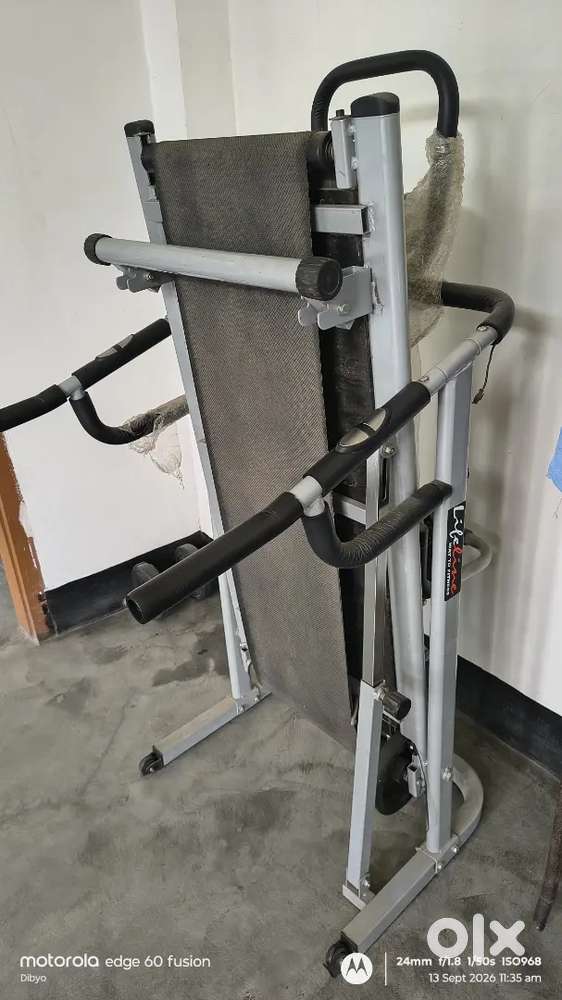 Trademill with dumbell set