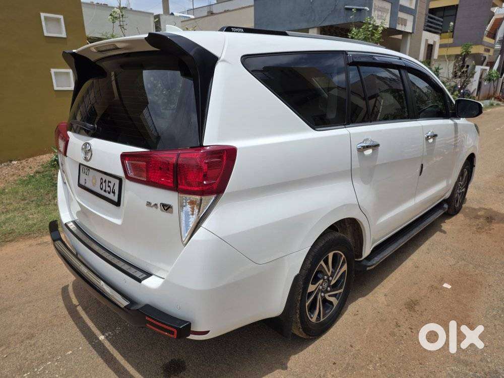 Toyota Innova Crysta 2.4 V 8 Str, 2025, Diesel