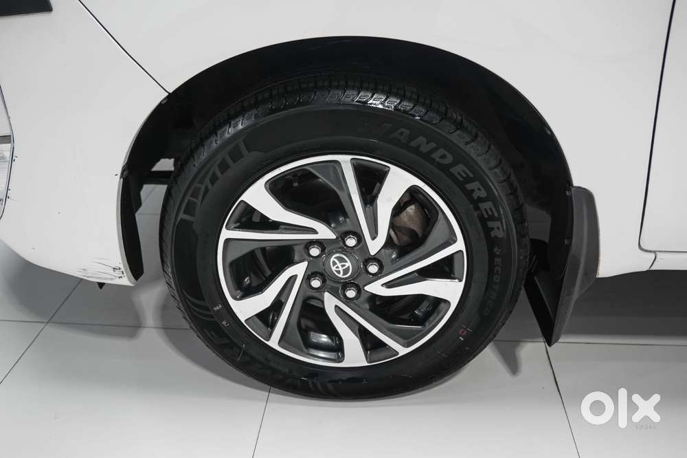 Toyota Innova Crysta 2.4 G Plus Mt 8 Str, 2024, Diesel
