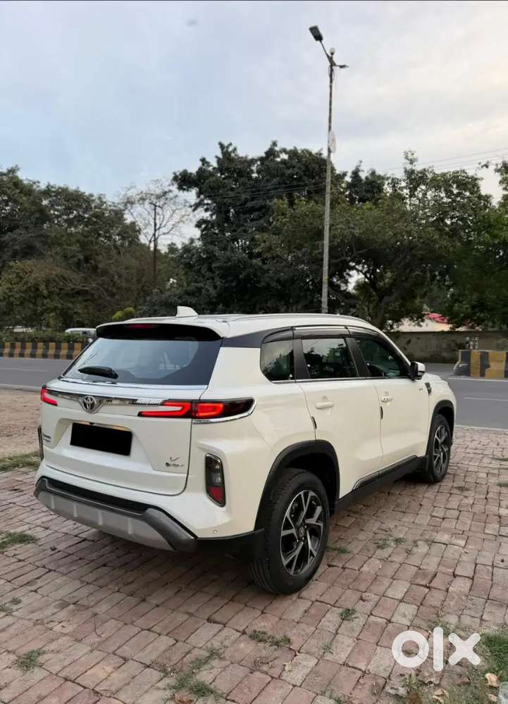 Toyota Urban Cruiser Hyryder 2025 Petrol Well Maintained