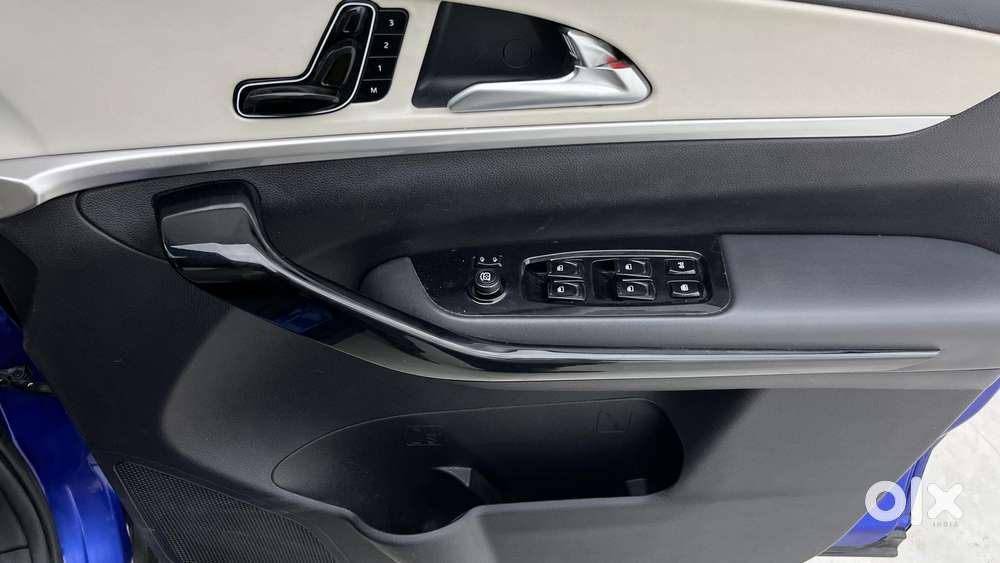 Mahindra Xuv700 2.0 Ax 7 Petrol At Luxury Pack Str, 2023, Petrol