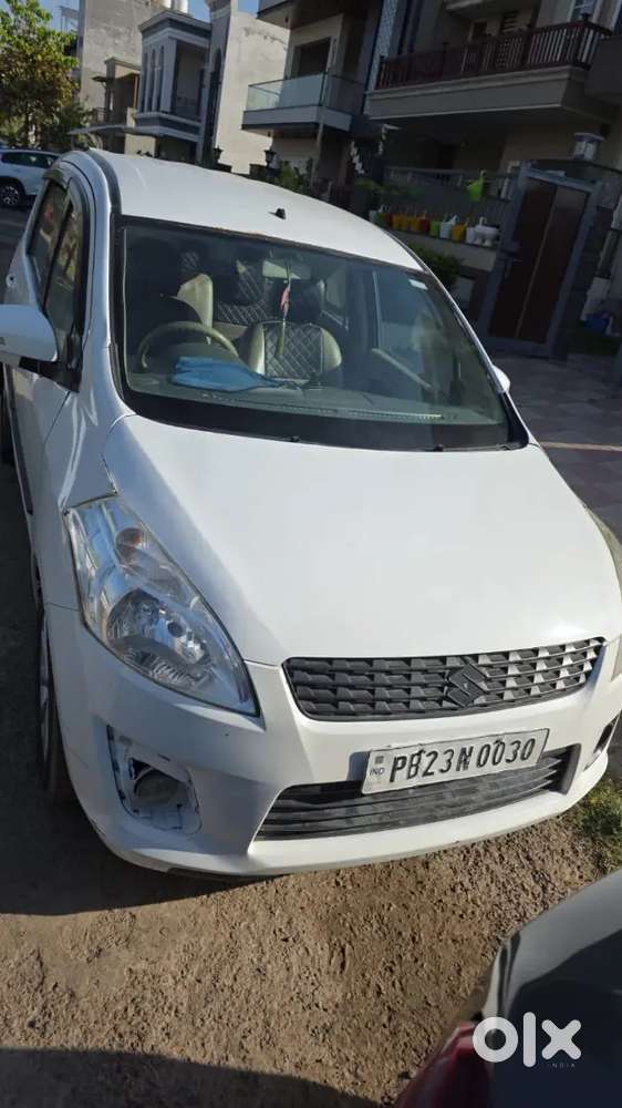Maruti Suzuki Ertiga Zdi+ (top Model) - 2012