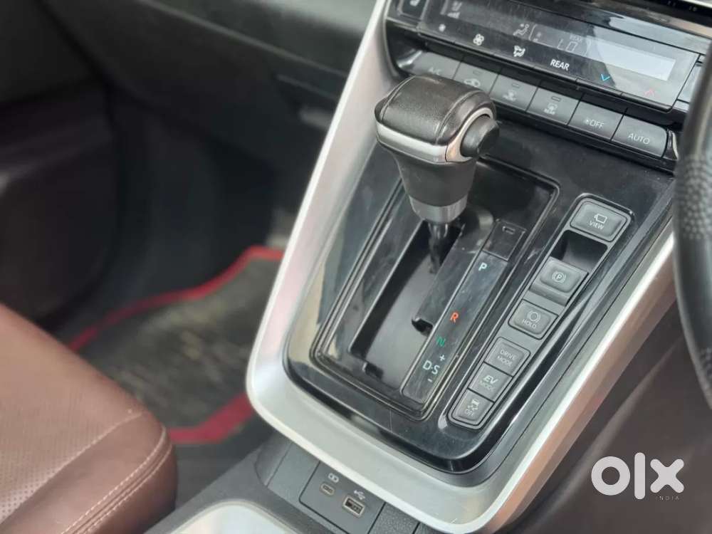Toyota Innova Hycross 2.0 Zx Hybrid 7 Str, 2023, Petrol