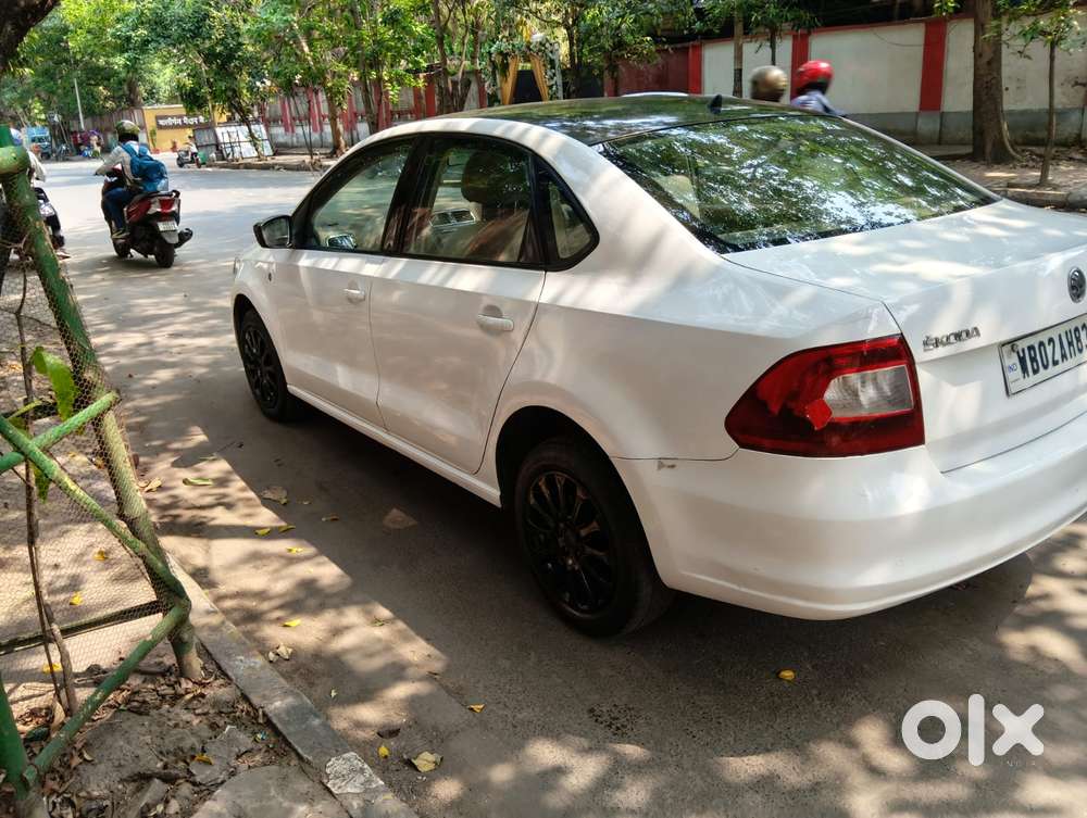 Skoda Rapid 1.6 Mpi At Elegance Plus, 2015, Petrol