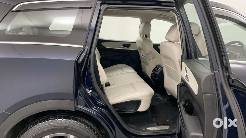 Mahindra Xuv700 2.0 Ax 7 Petrol At Luxury Pack Str, 2025, Petrol