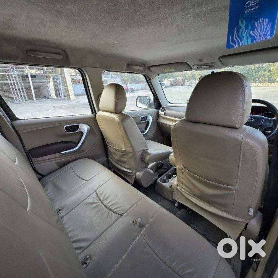 Mahindra Tuv 300 Mhawk100 T8, 2017, Petrol