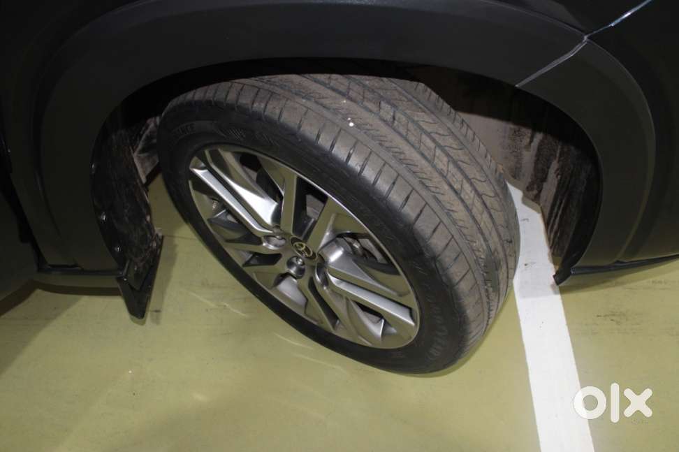 Toyota Innova Hycross 2.0 Zx (o) Hybrid 7 Str, 2023, Petrol