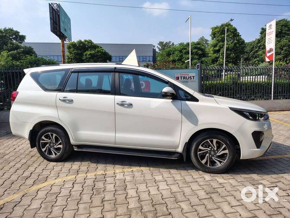 Toyota Innova Crysta 2.7v Mt, 2022, Petrol