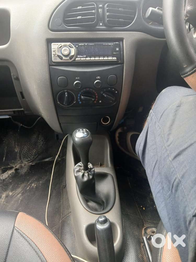 Ford Ikon 2005