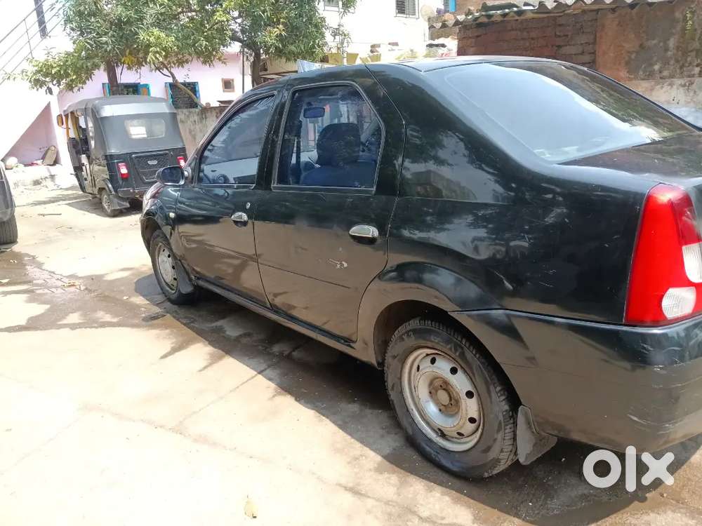 Mahindra Logan Petrol 2007