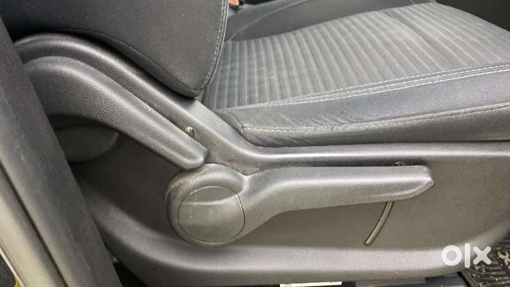 Mahindra Xuv700 2.0 Ax 5 Petrol At Str, 2023, Petrol