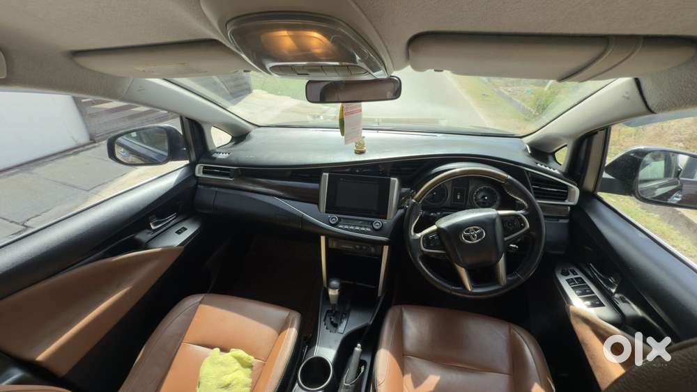 Toyota Innova Crysta 2.8 Zx At 7 Seater, 2016, Diesel