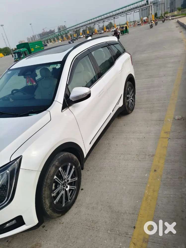 Mahindra Xuv700 2025 Diesel Pearl White Colour