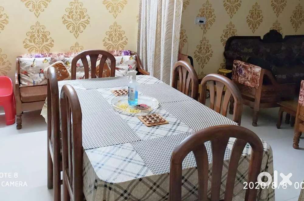 6 seater Dining table for sale